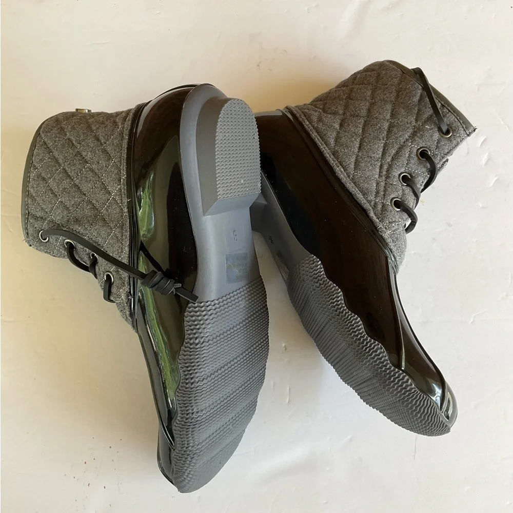 Ocean+Coast Waterproof Boots Quilted Gray Fabric Black Rubber Rain Snow 8 Medium